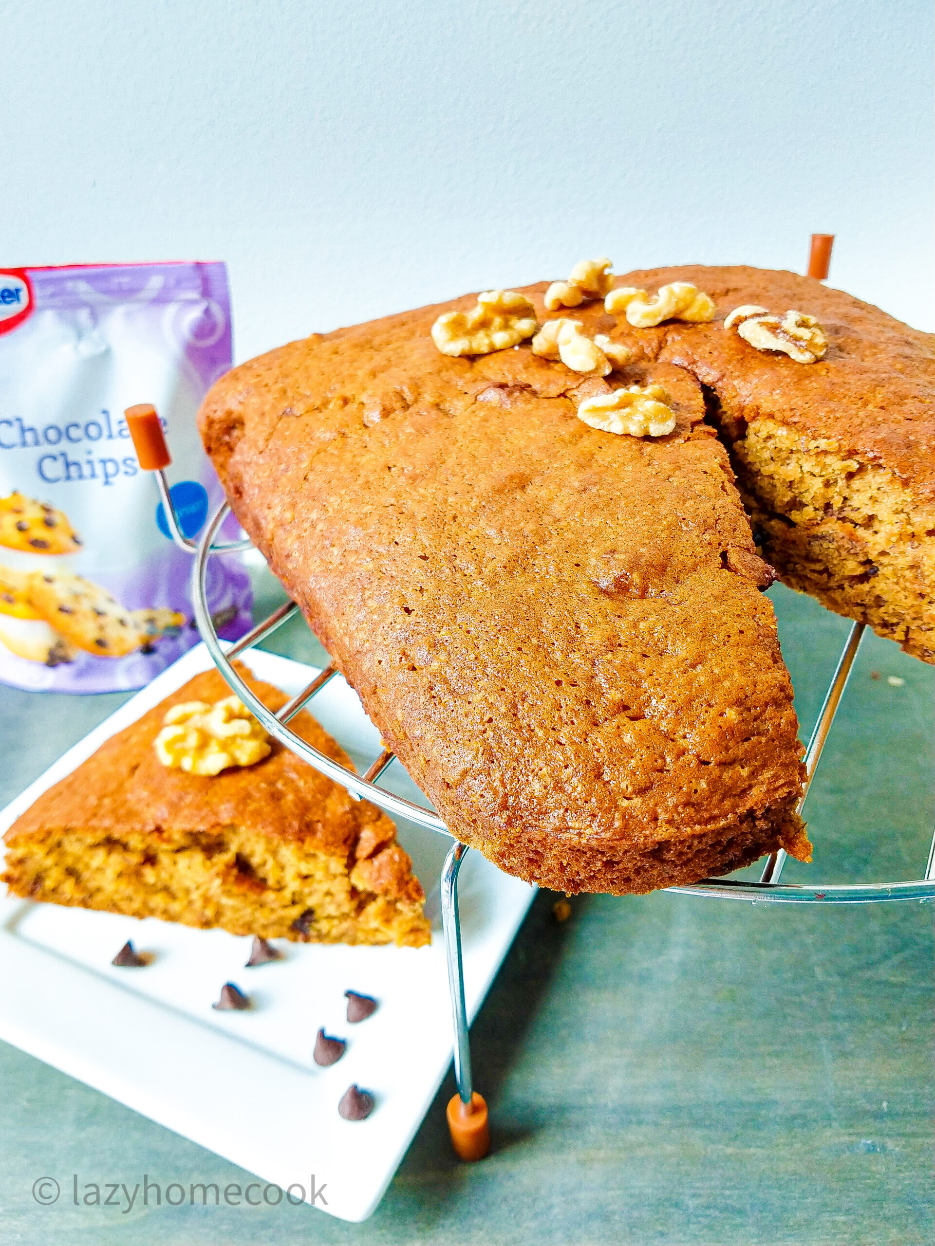 Banana cake with oil, walnuts and chocolate chips recipe (dairy free)