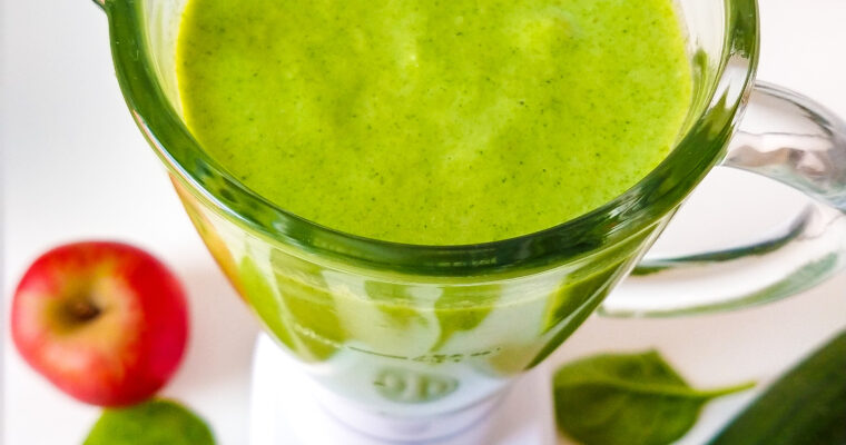 Apple, avocado, spinach and cucumber green smoothie