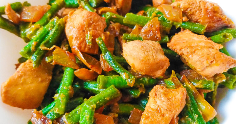 Chicken and long beans (Surinamese style)
