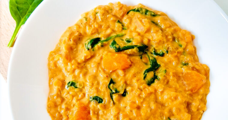 Thai red lentil curry with spinach and pumpkin (Vegan)