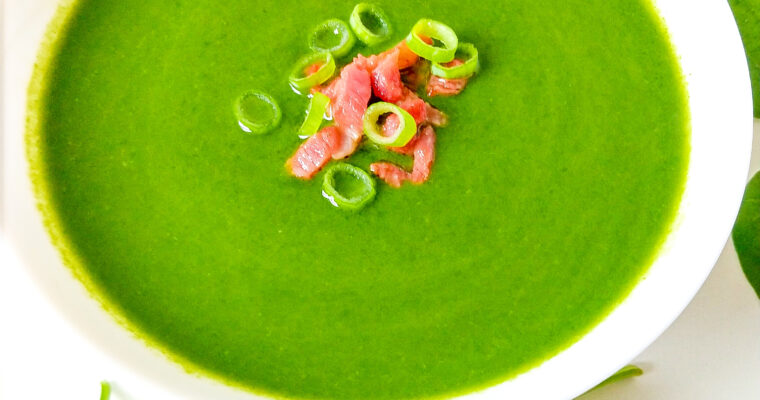Spinach soup with crispy bacon