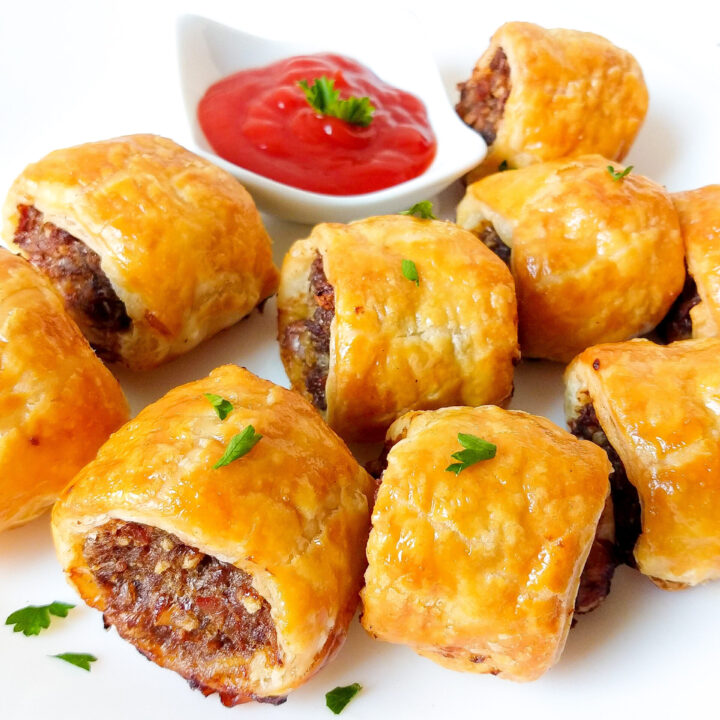 puff pastry sausage rolls with bacon